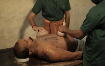 Kizhi herbal bolus treatment for joint inflammation