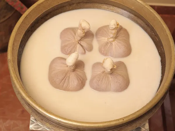 Ela Kizhi herbal leaf bolus massage for osteoarthritis and inflammatory conditions